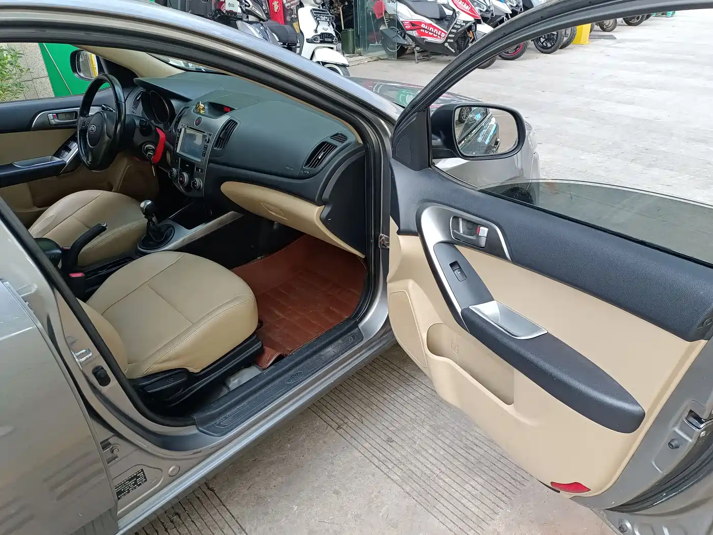 Kia Forte 2009 1.6L MT GLS фото 13