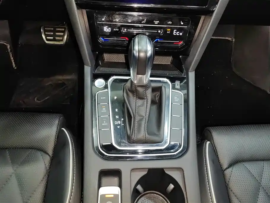 Volkswagen Magotan GTE Plug-in Hybrid 2022 GTE Luxury фото 16