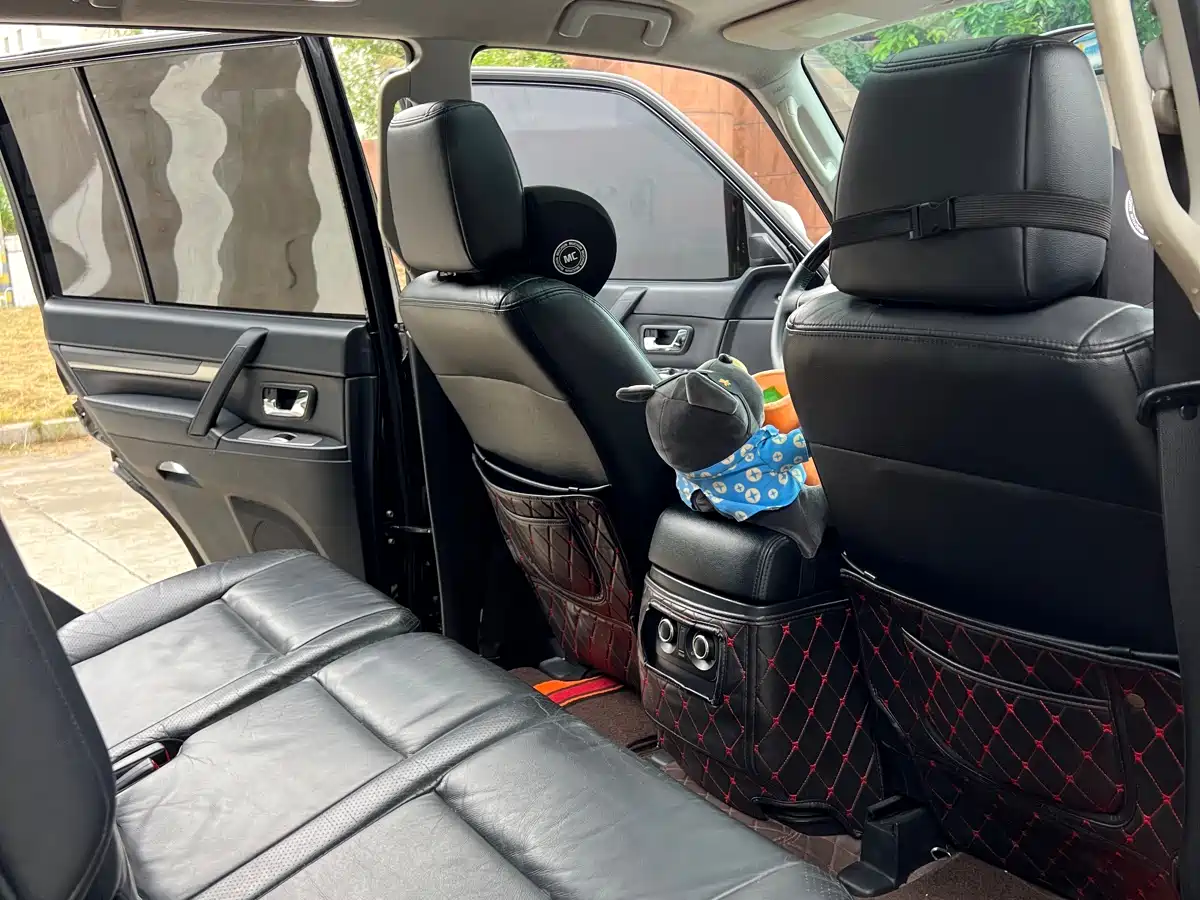 Mitsubishi Pajero (Import) 2009 3.8L 5-Door Premium фото 11
