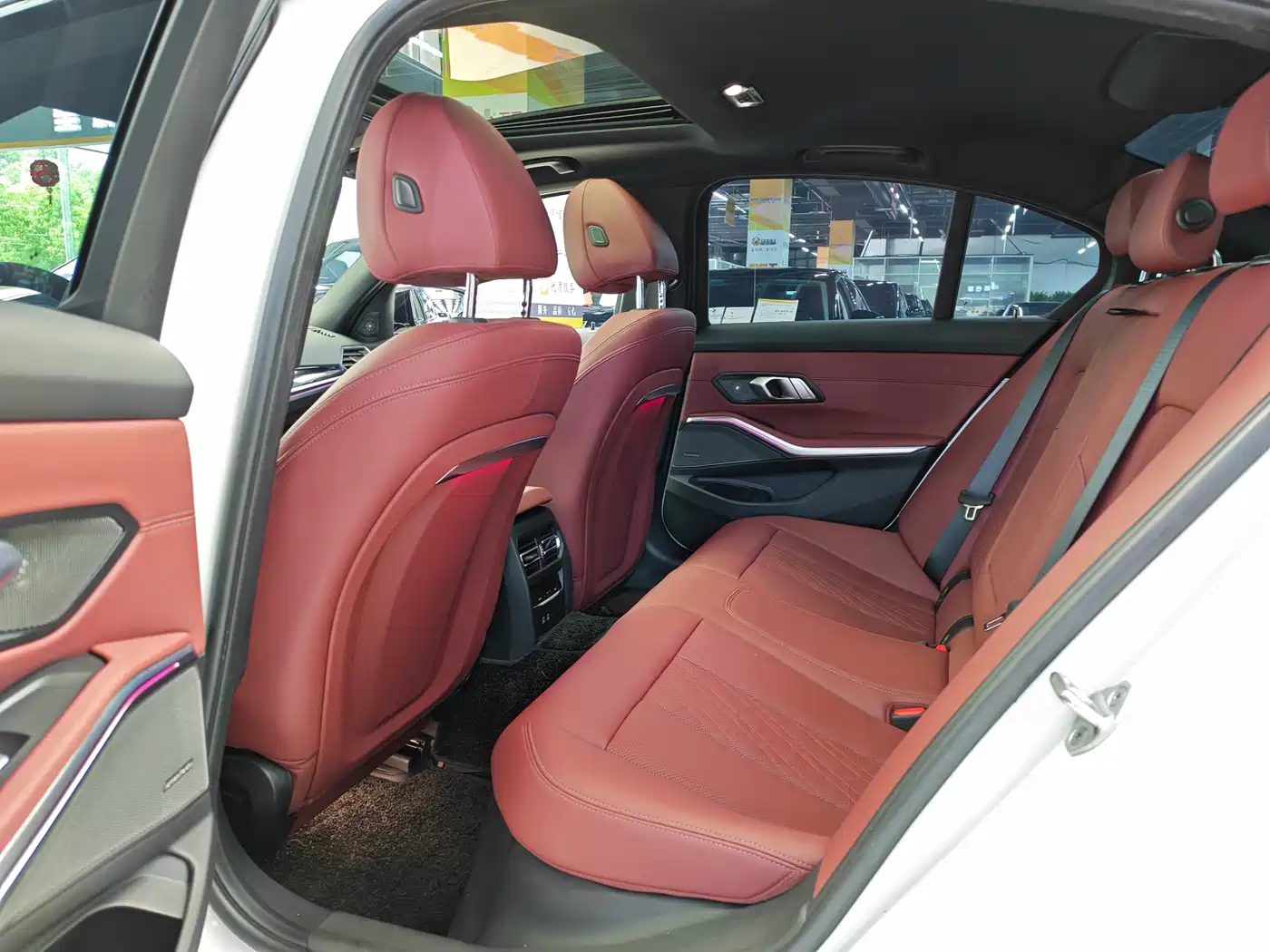 BMW 3 Series 2024 325i M Sport Shadowline Package фото 9