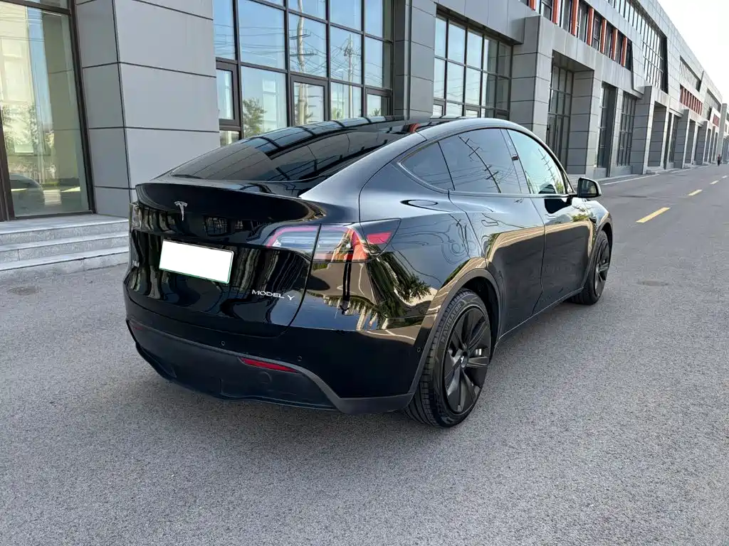 صورة 4 - Tesla Model Y