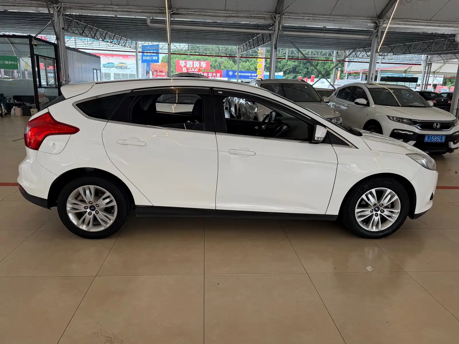 Фото 11 - Ford Focus