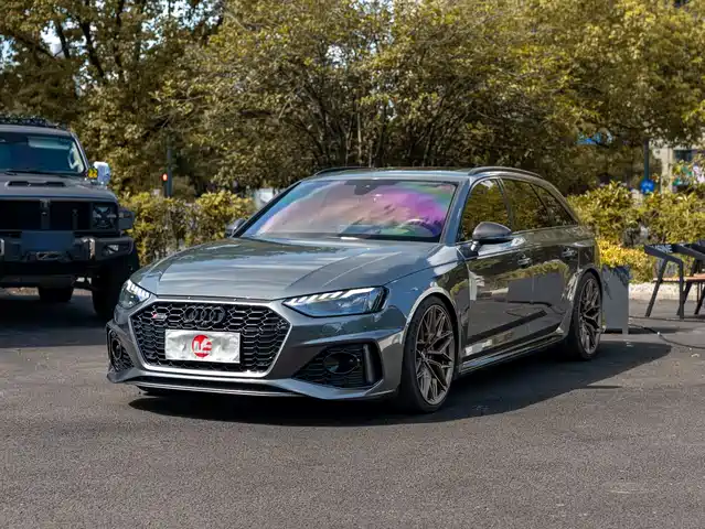 Audi Audi RS 4 2022 RS4 Avant Dark Gold Edition