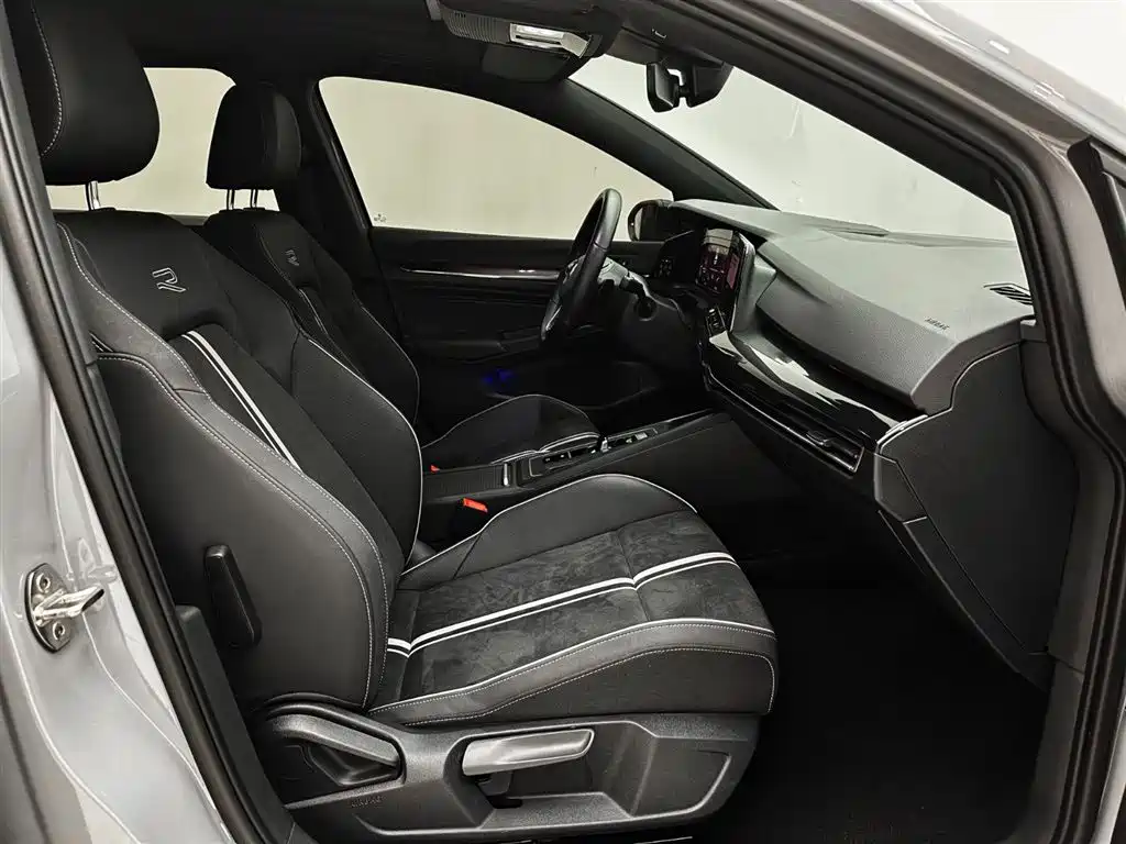 Volkswagen Golf 2021 280TSI DSG R-Line фото 20