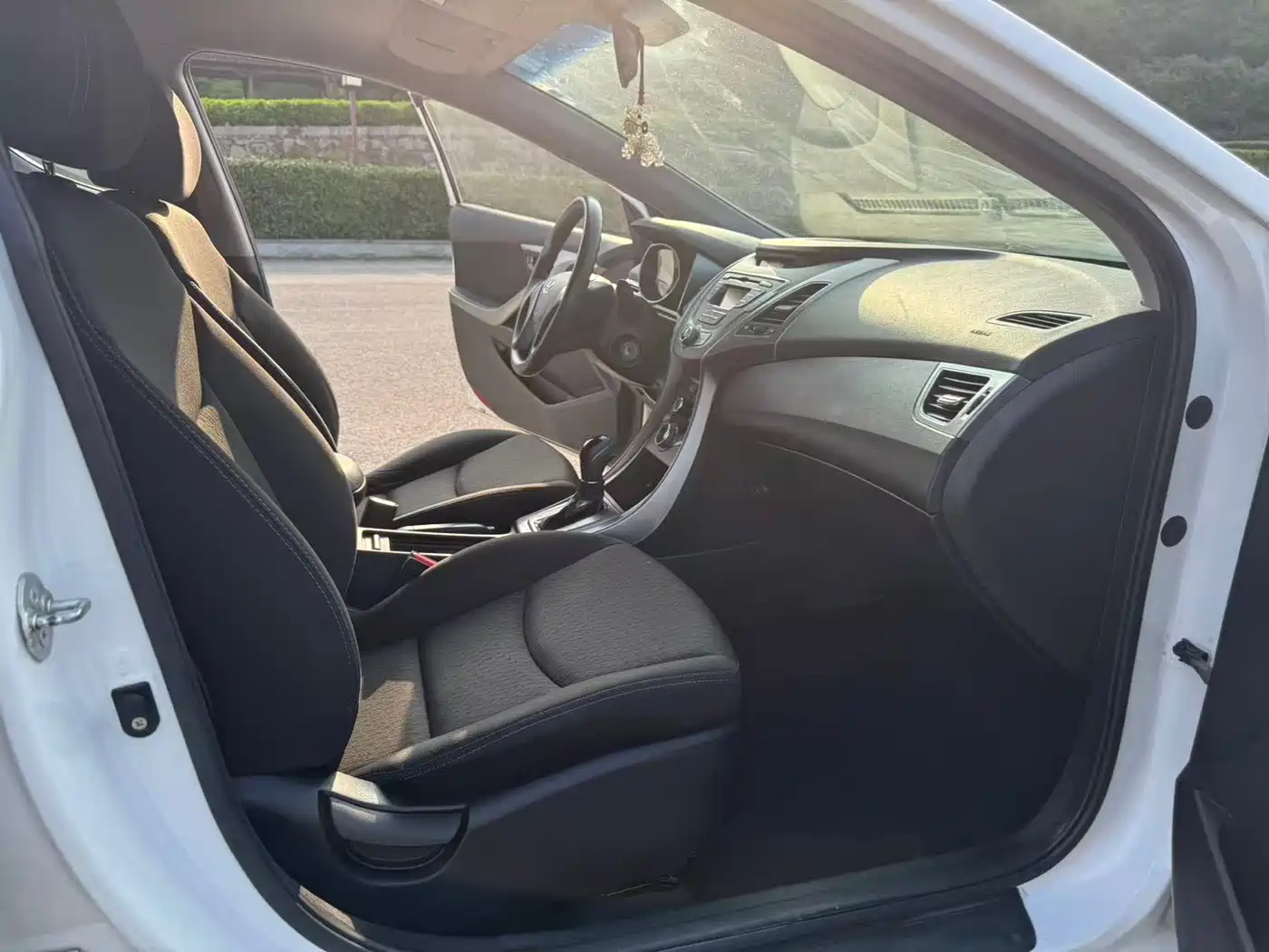 Hyundai Langdong 2012 1.6L Automatic Fashion фото 9