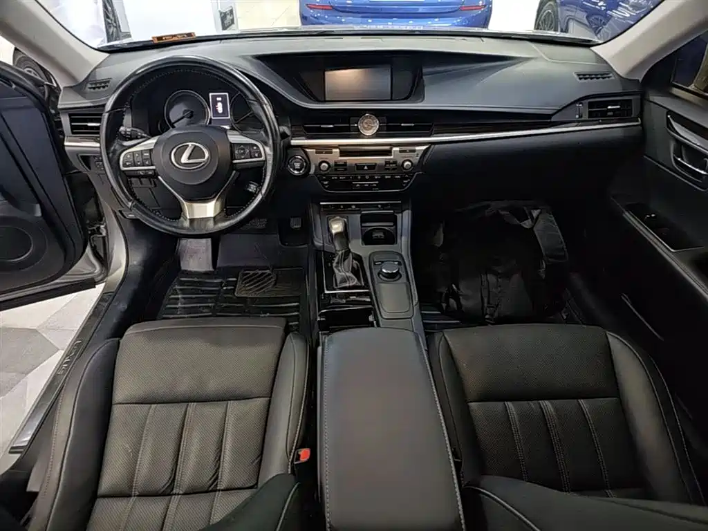 Lexus ES 2015 250 Elegance Edition фото 10