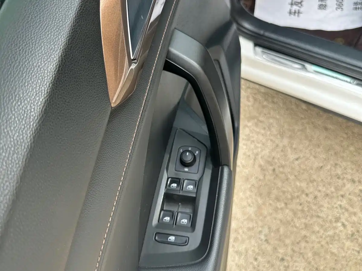 VOLKSWAGEN TUYUE