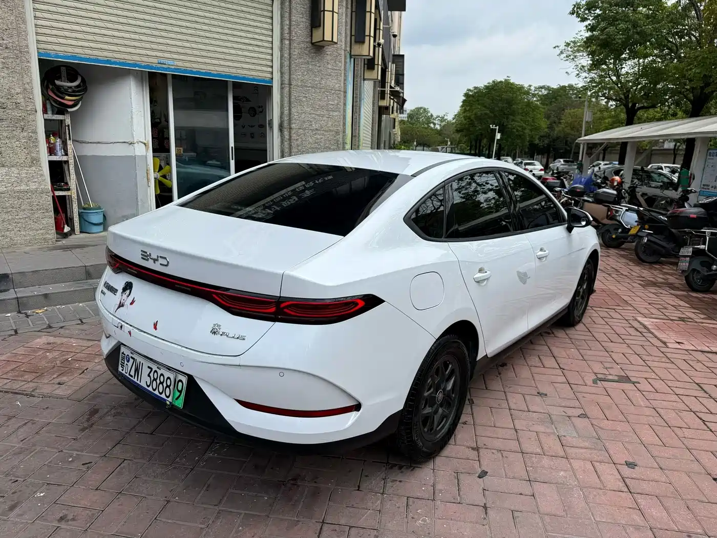 BYD Qin PLUS 2025 DM-i Smart Drive 55KM Leader фото 9