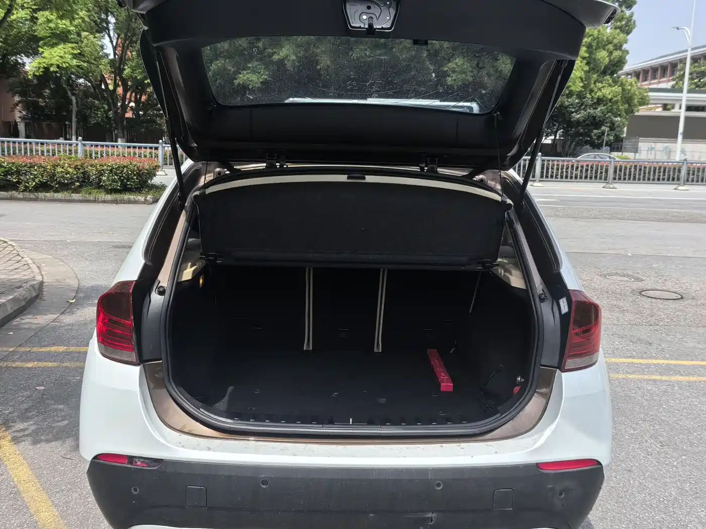 BMW X1 2012 sDrive18i Luxury Model фото 12