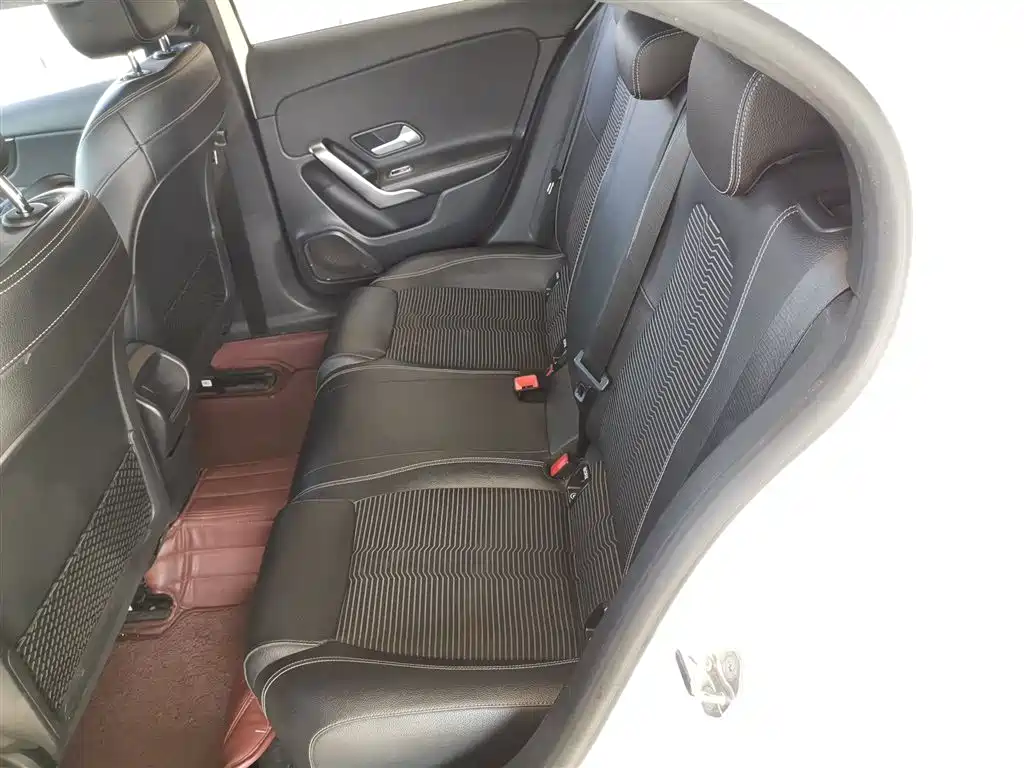 Mercedes-Benz A-Class (Import) 2019 A 200 Dynamic Version фото 14