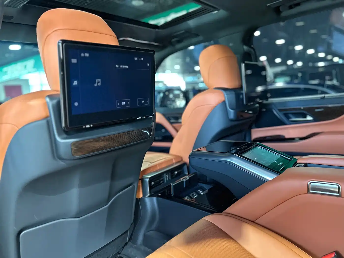 Lexus LX 2025 700h VIP World Edition фото 12