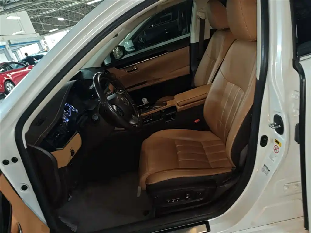 Lexus ES 2015 200 Elite Edition фото 8