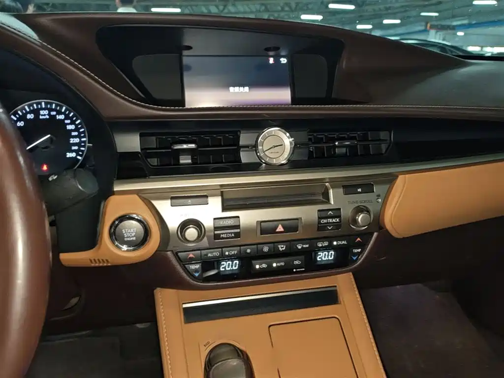 Lexus ES 2015 200 Elite Edition фото 6