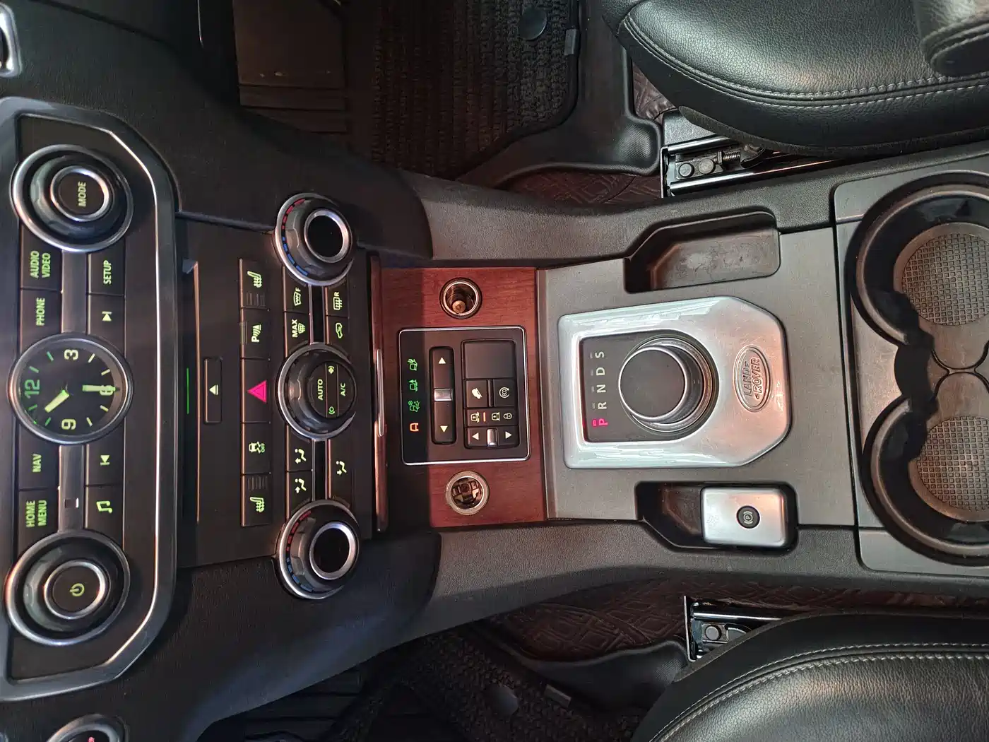 Land Rover Discovery 2016 3.0 SC V6 SE фото 10