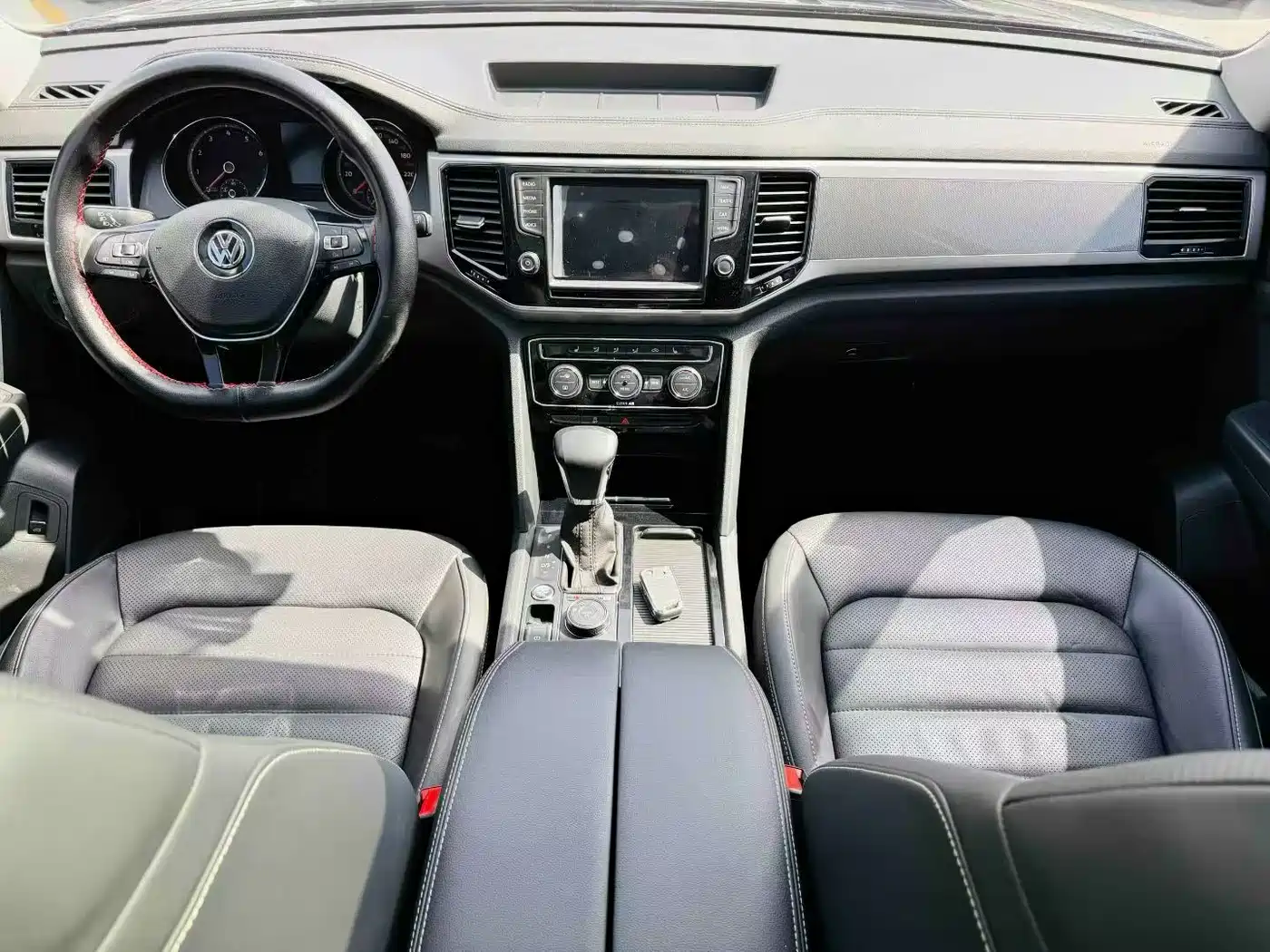Volkswagen Teramont 2019 380TSI 4WD Luxury Edition China VI фото 8