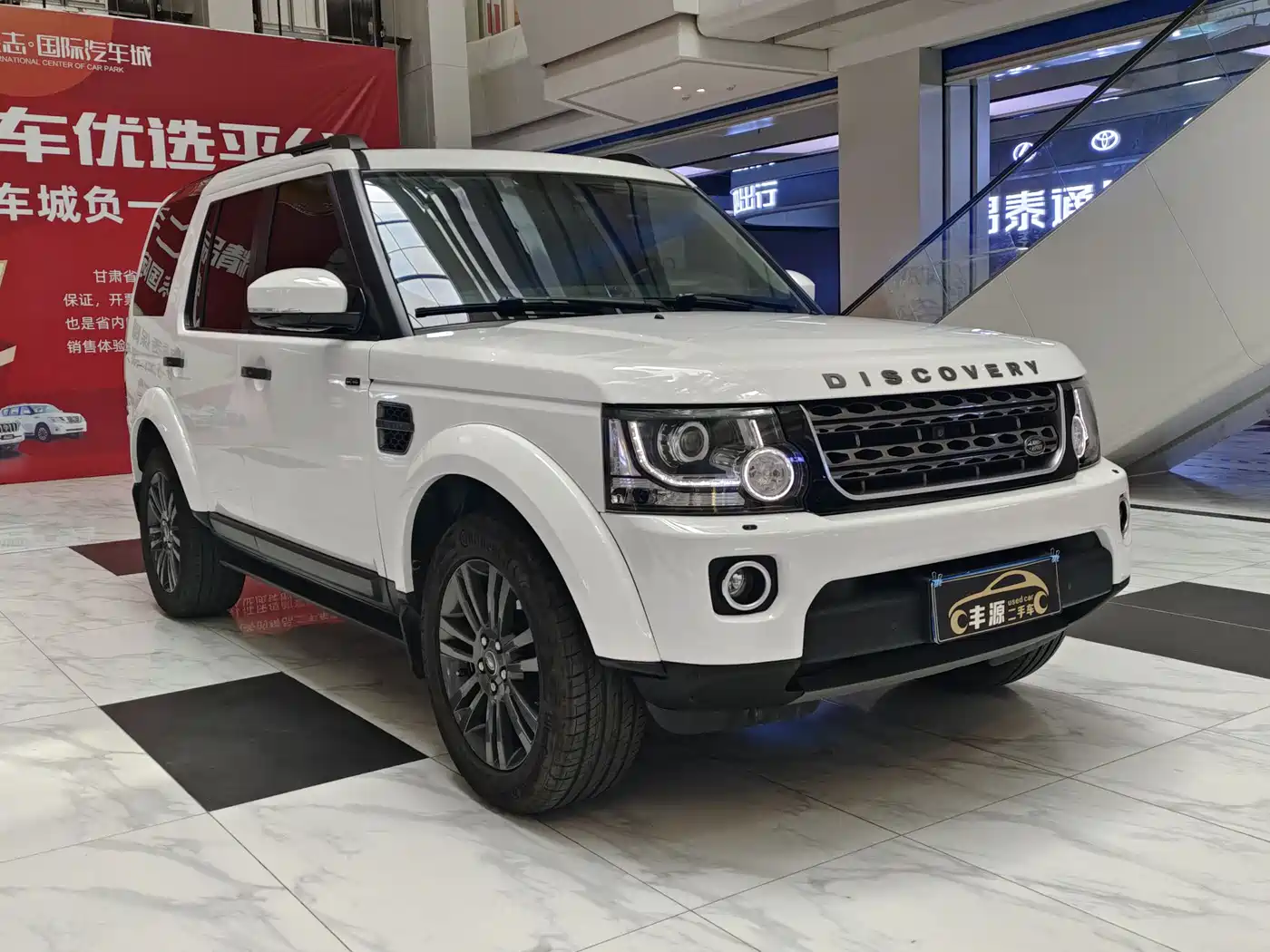 Land Rover Discovery 2016 3.0 SC V6 SE фото 3