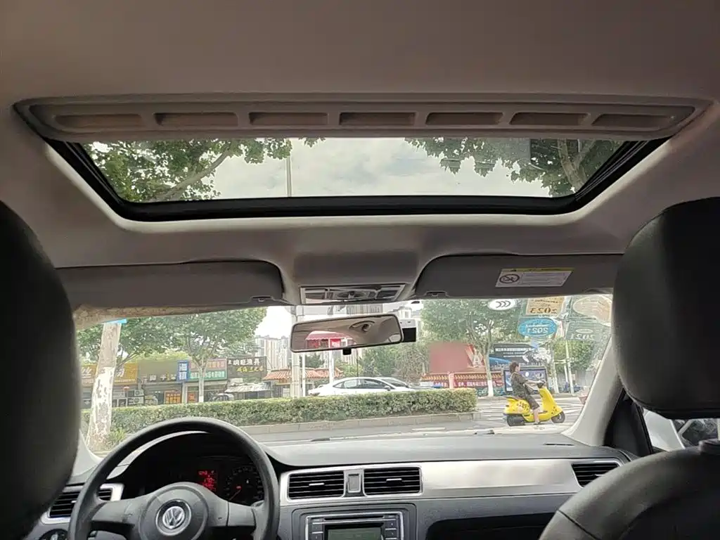 Volkswagen Santana 2015 1.6L Automatic Comfort Edition фото 18
