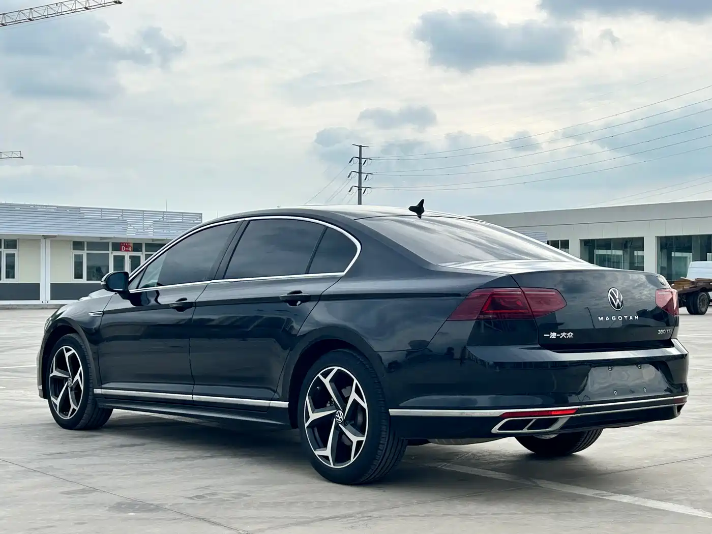 Volkswagen Magotan 2023 Model 2 Million Commemorative Edition 380TSI DSG Flagship фото 4