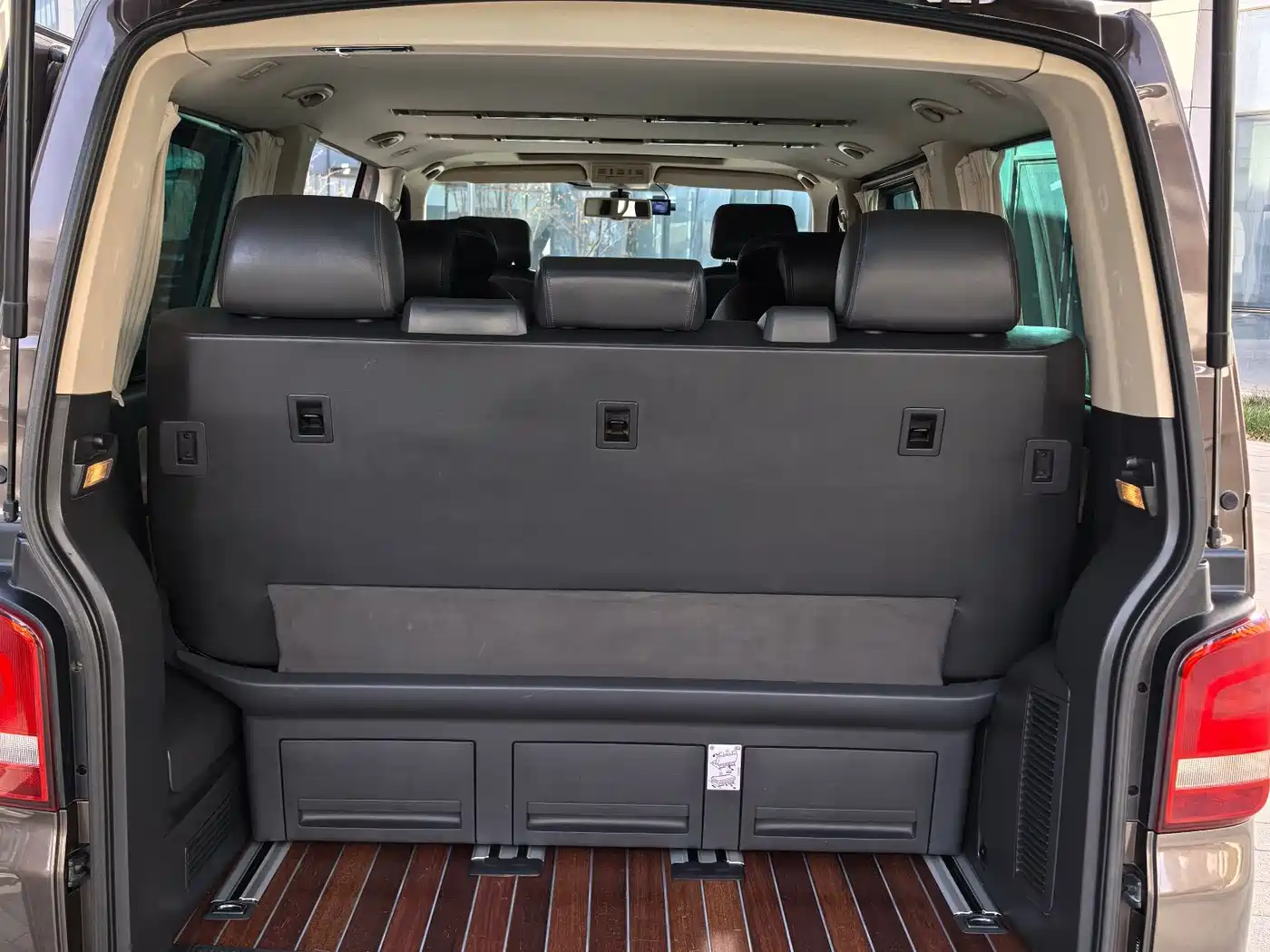 Volkswagen Multivan 2015 2.0TSI AWD 65th Anniversary Limited Edition фото 19