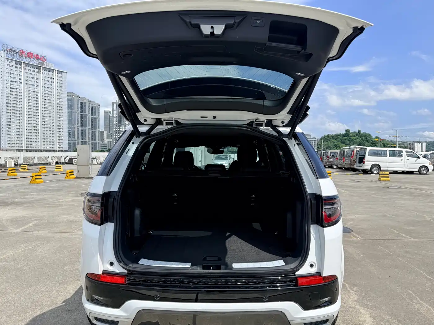 Land Rover Discovery Sport 2023 249PS R-Dynamic SE Performance Technology Version фото 25