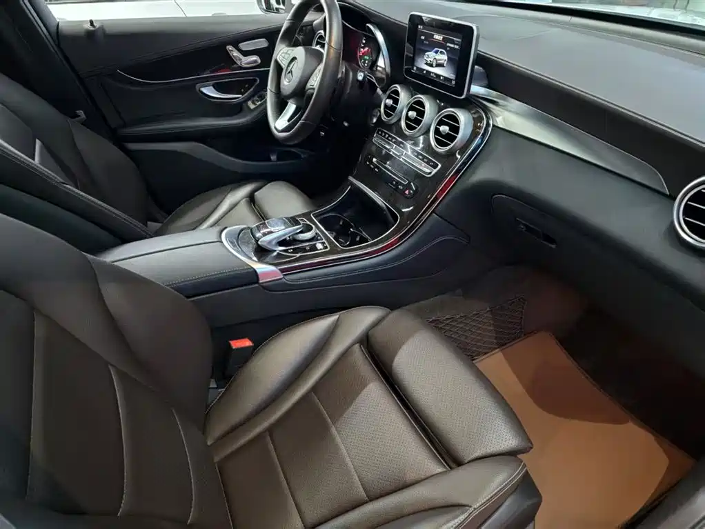 Mercedes-Benz GLC 2018 Facelift GLC 260 4MATIC Dynamic фото 13