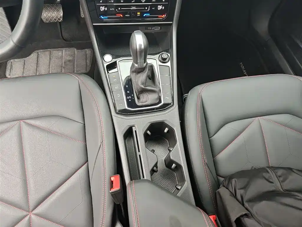 Volkswagen Lavida 2024 Model 300TSI DSG Starlight Leading Edition фото 14