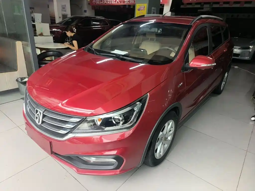 Baojun 310W 2018 2017 1.5L Manual Fashion Edition (China V)
