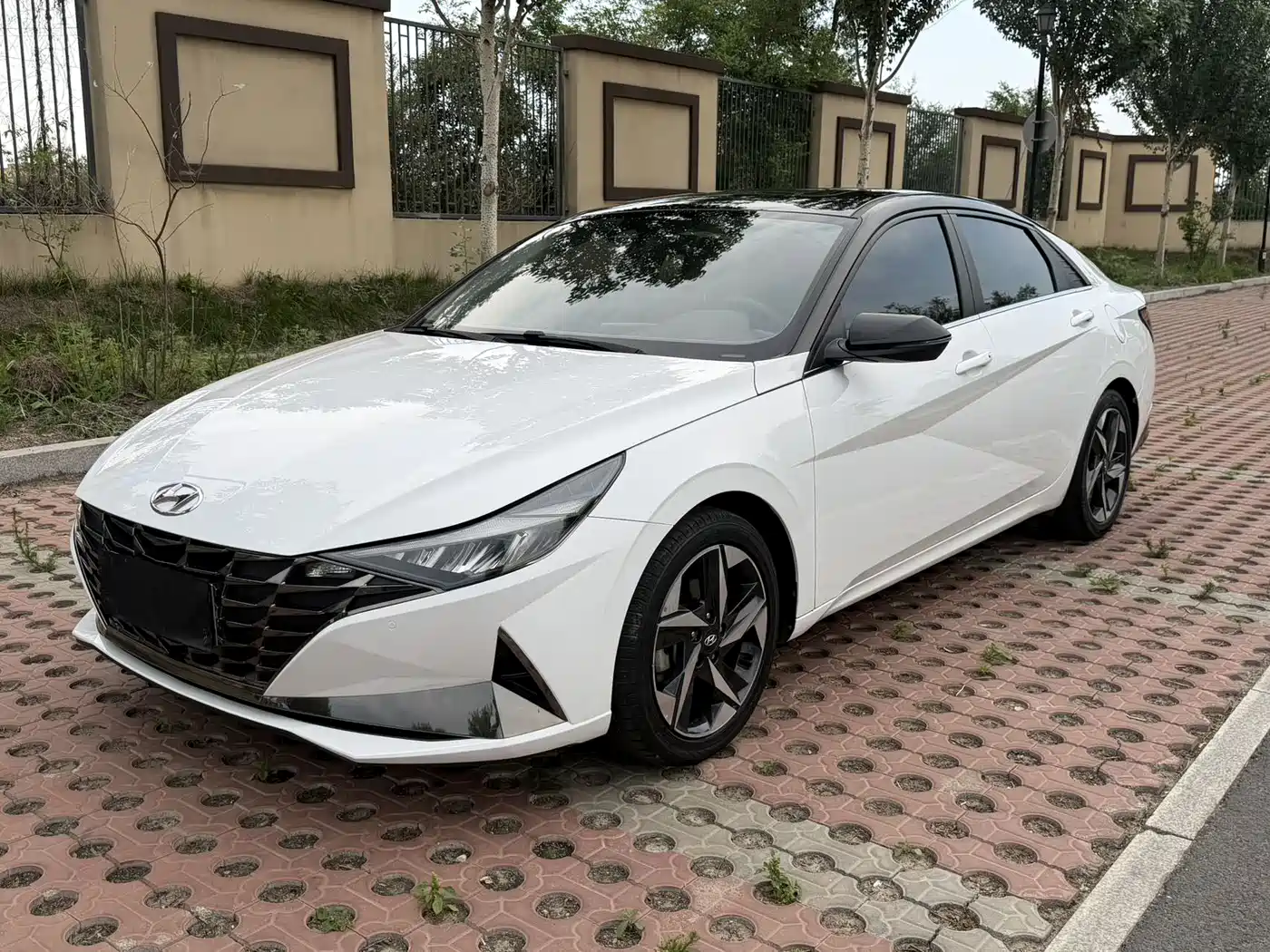 Hyundai Elantra 2022 1.5L CVT LUX Premium Edition