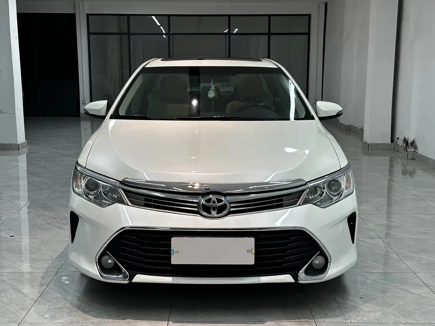Фото 2 - Toyota Camry