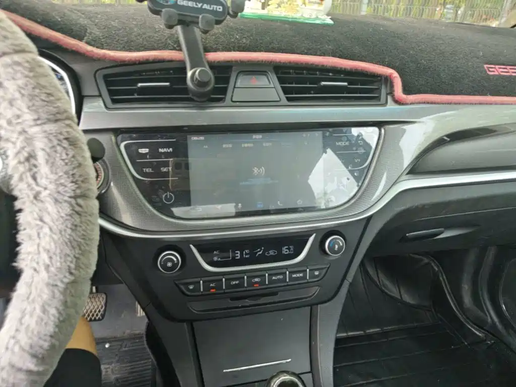 Фото 20 - Geely Emgrand