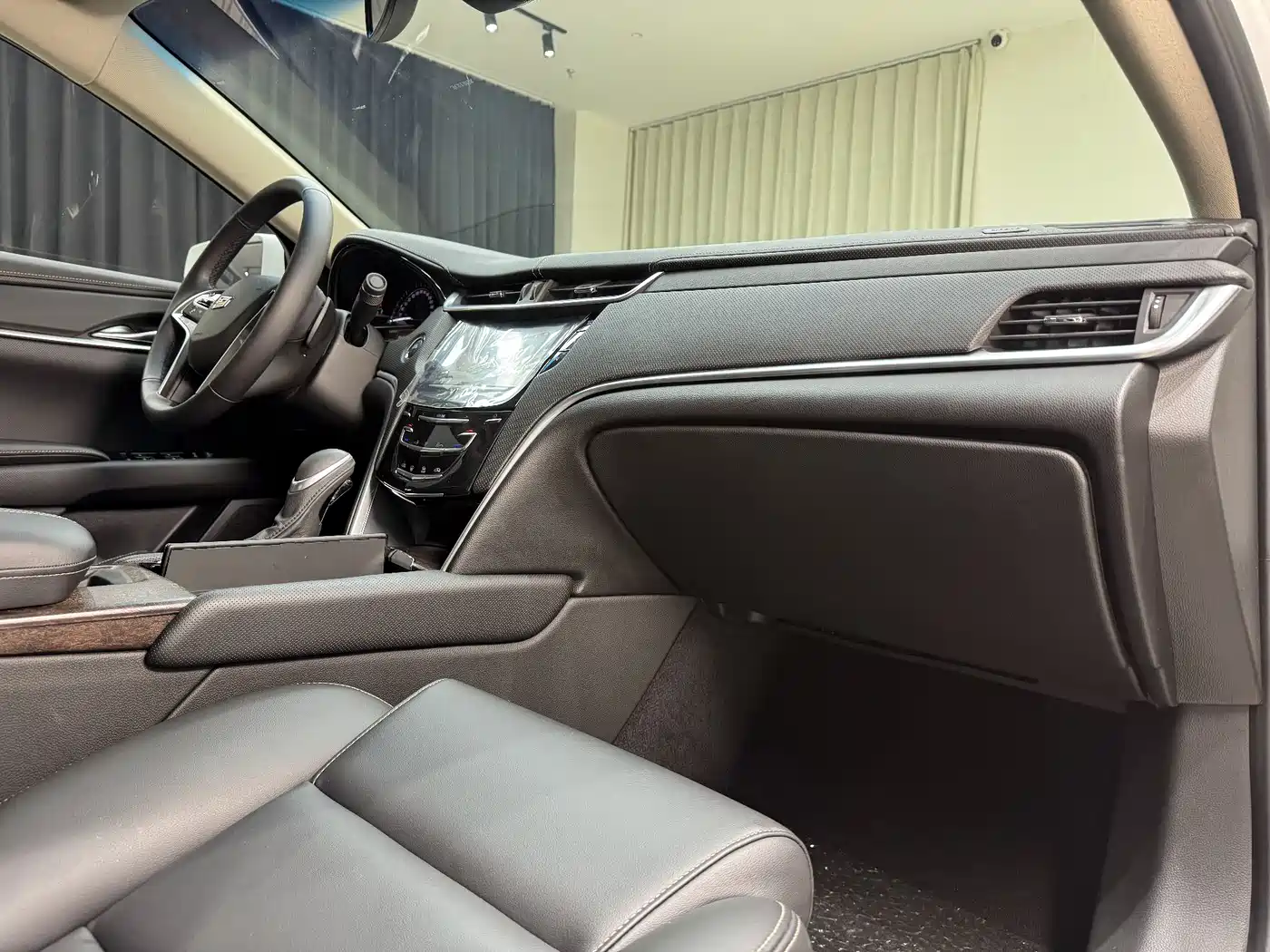 Cadillac XTS 2018 28T Technology фото 36