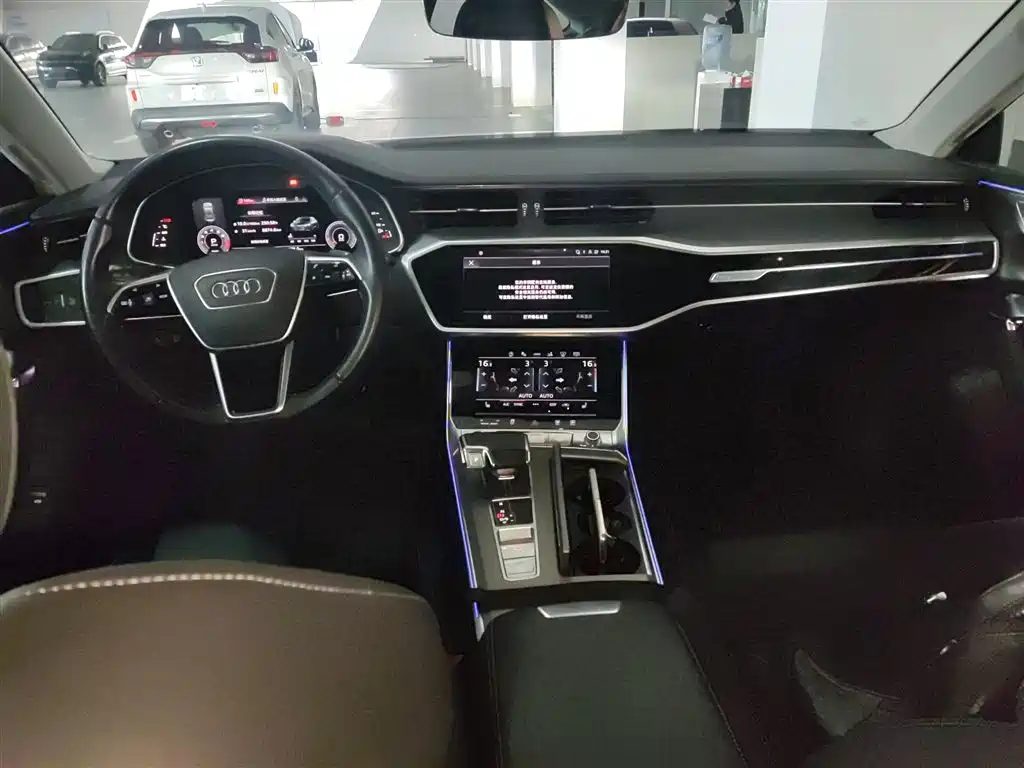 Audi A7 2023 Model 45 TFSI Premium Selection Edition фото 12