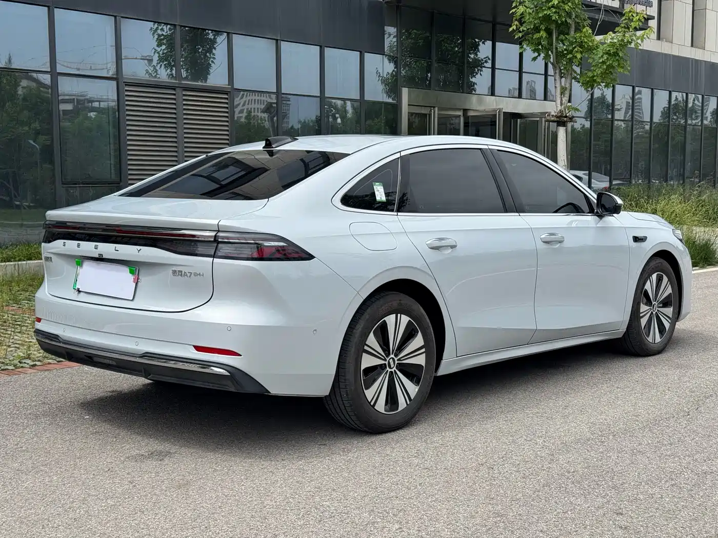 Geely Galaxy Galaxy A7 2025 EM-i 150km Explorer+ Edition фото 21