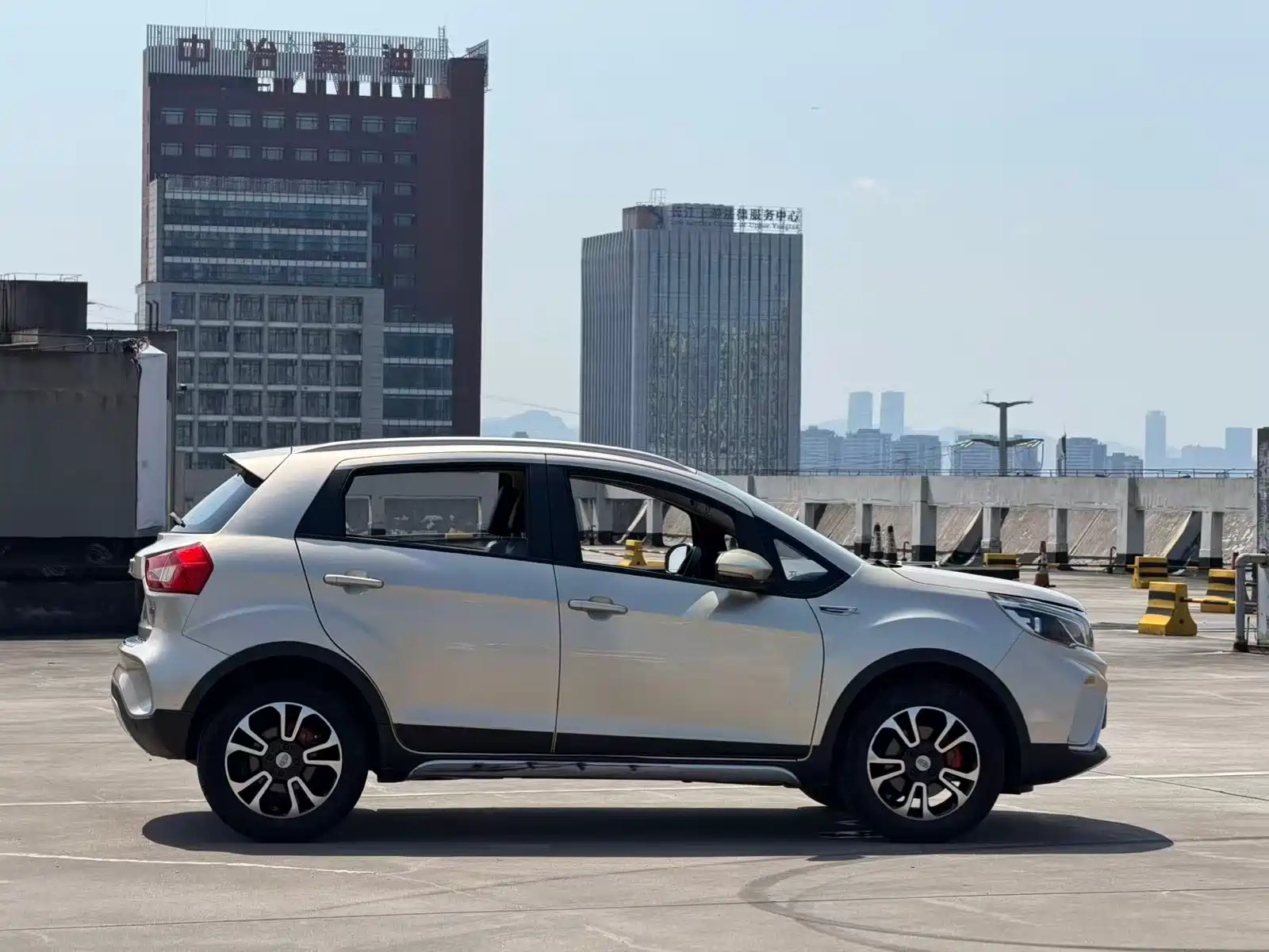 Фото 4 - Geely Vision X3