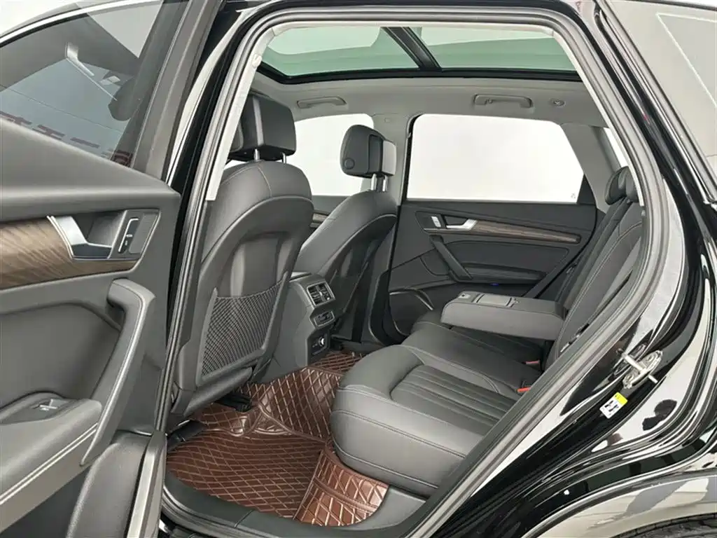 Audi Q5L 2024 Model 40 TFSI Luxury Elegance фото 13