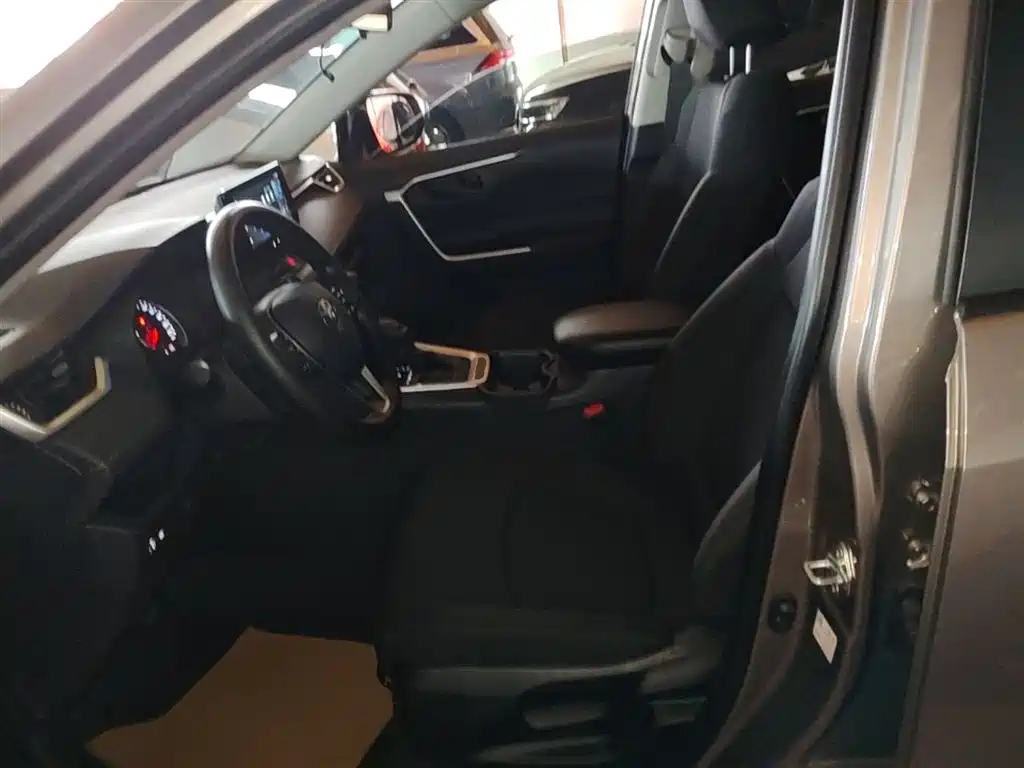 Toyota RAV4 Rongfang 2024 2.0L CVT FWD Urban Edition фото 15