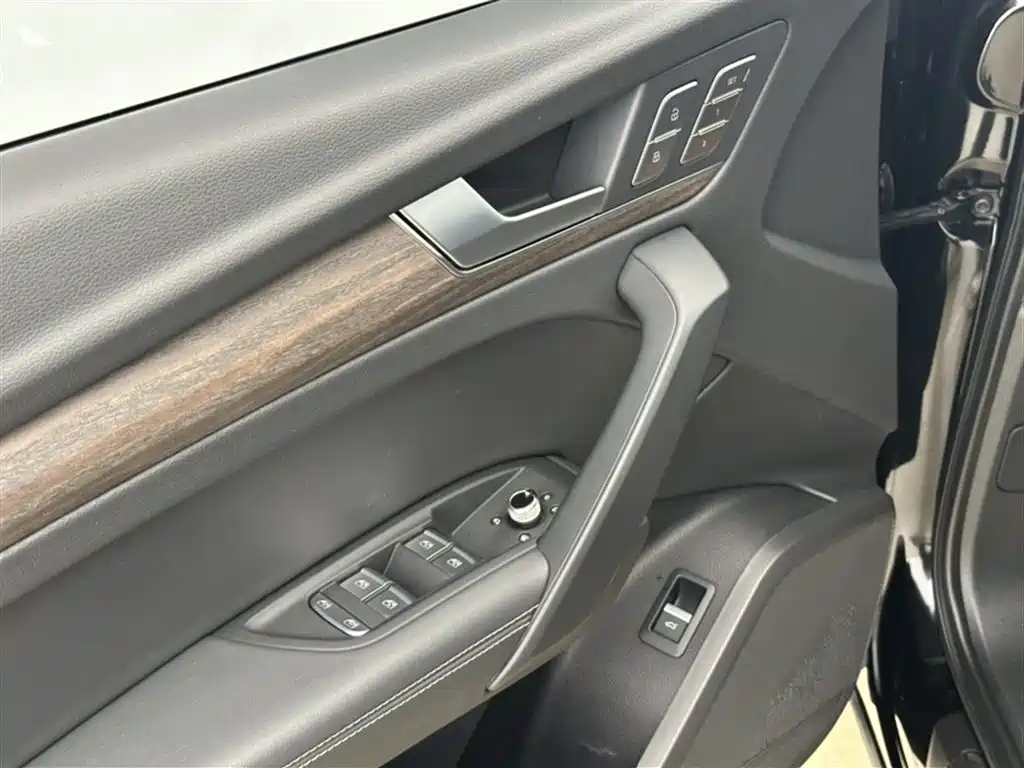 Audi Q5L 2024 Model 40 TFSI Luxury Elegance фото 18