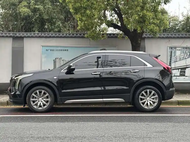 CADILLAC XT4