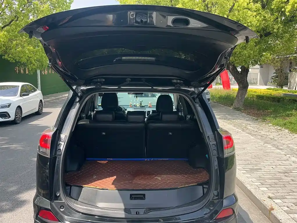 Toyota RAV4 Rongfang 2016 2.0L CVT 2WD Trend (China V) фото 14