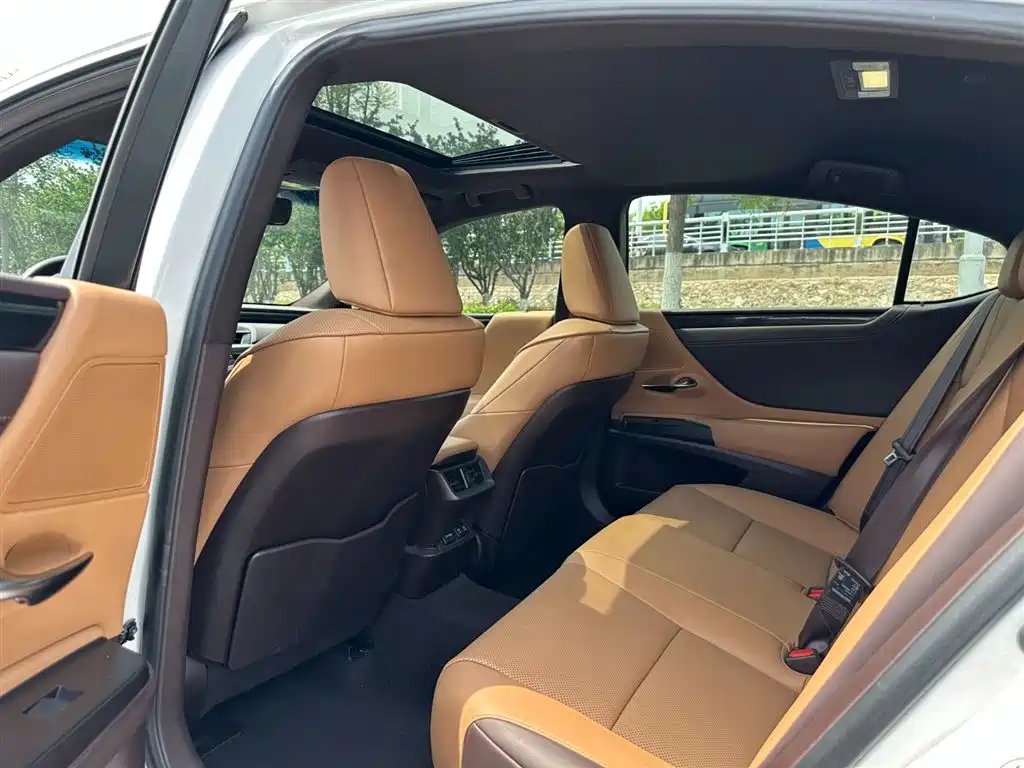 Lexus ES 2018 200 Excellence Edition China V фото 8