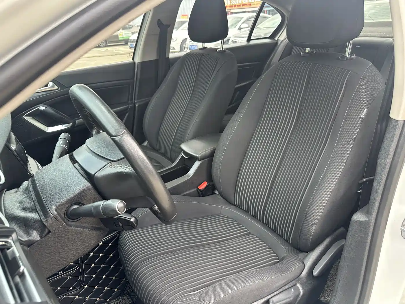 Peugeot 408 2016 1.6T Automatic Luxury Edition фото 16
