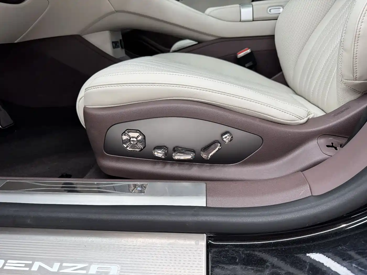 Denza Z9GT 2024 Model 1100 AWD Max Edition фото 6