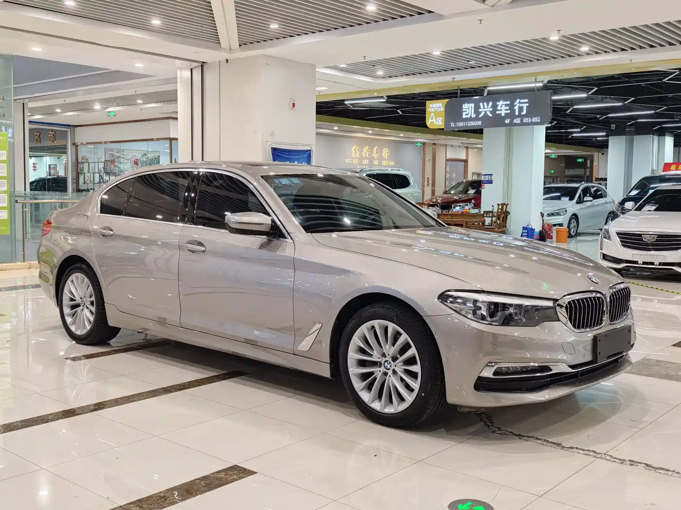 BMW 5 Series 2019 525Li Luxury Package фото 3