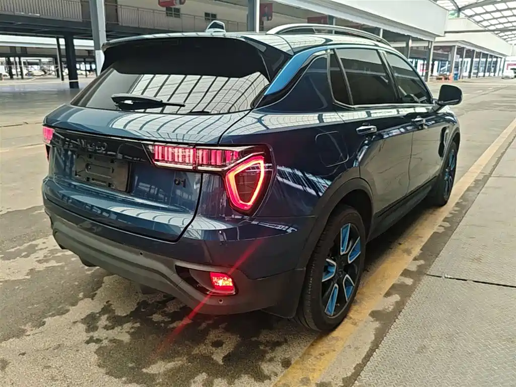 Lynk & Co 01 2017 2.0T 2WD Pro Shine Edition фото 8