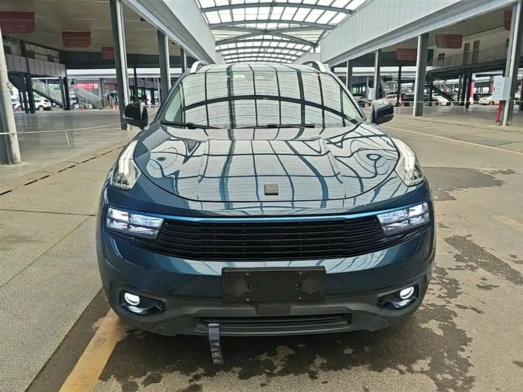 Lynk & Co 01 2017 2.0T 2WD Pro Shine Edition фото 3