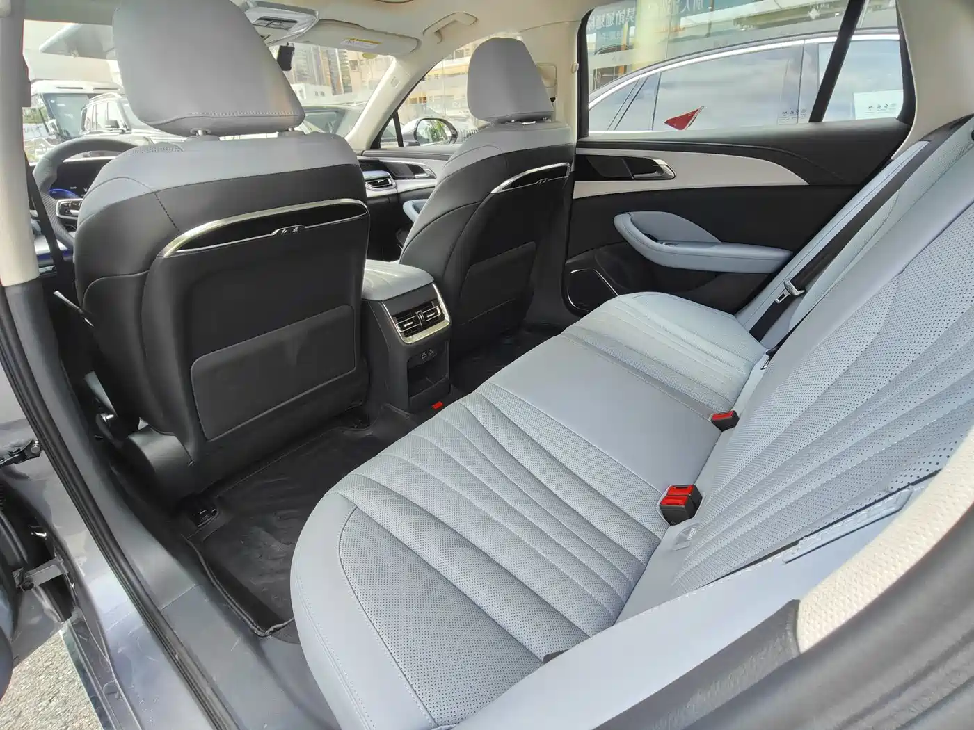 Hongqi H5 PHEV 2025 170 Super Hybrid Edition фото 11