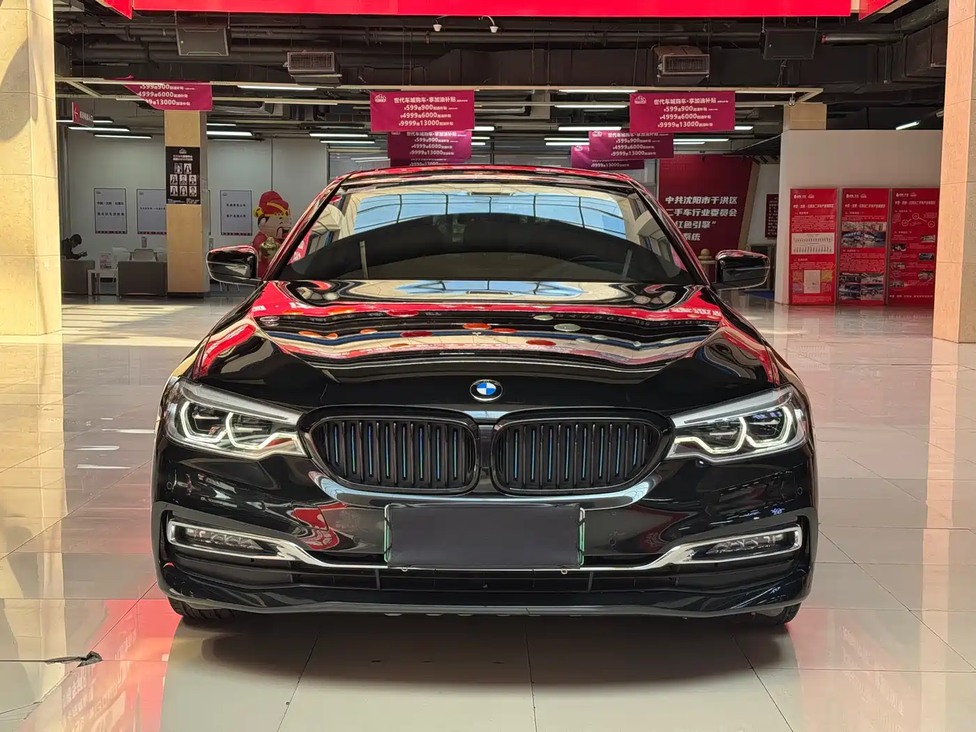 BMW 5 Series New Energy 2019 530Le Luxury Package фото 2