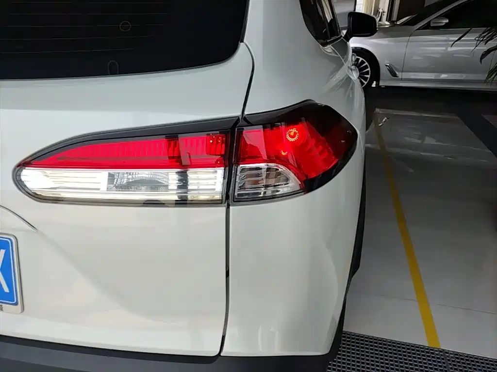 Toyota Frontlander 2023 2.0L CVT Elite Edition фото 8