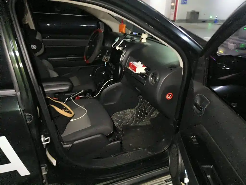 Jeep Compass (Import) 2010 2010 2.4L AWD Sport Edition