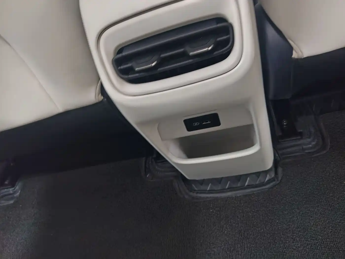 Geely Galaxy Starry Wish 2025 UP 410km Explorer Edition фото 28